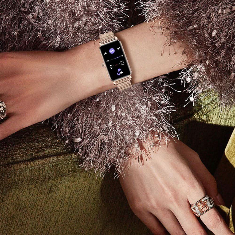 AstraLink Women’s Smartwatch With Fitness Tracking And Notifications